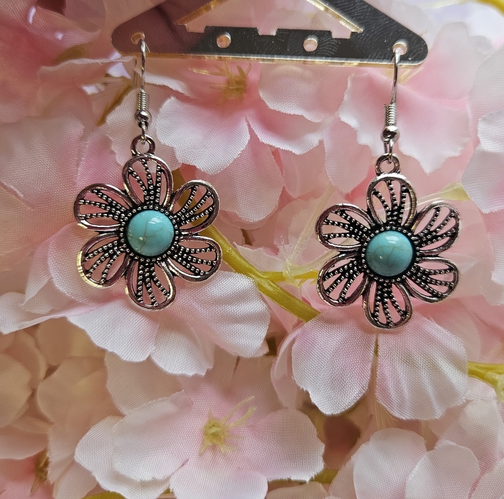 Flower Vintage Earrings - Turquoise Stone Center